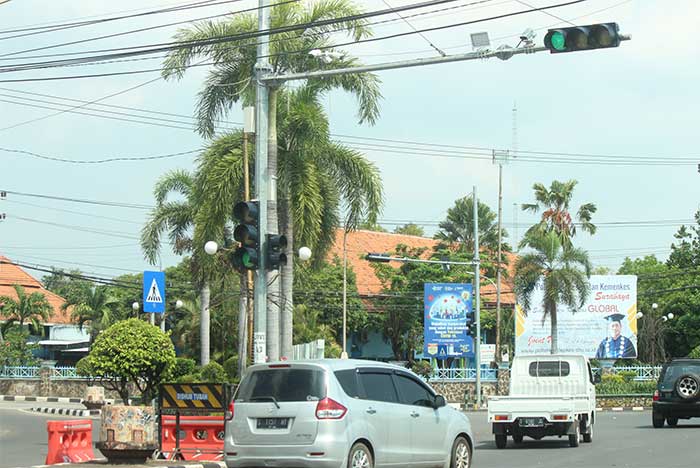 SEBENTAR LAGI AKTIF: Bundaran Patung Letda Sucipto menjadi salah satu lokasi pemasangan kamera tilang elektonik. (Yudha Satria Aditama/Radar Tuban)