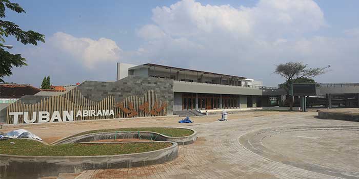 BELUM DIBUKA: Tuban Abirama masih ditutup untuk publik. Ruang terbuka yang menempati lahan eks rest area tersebut masih menunggu launching. (Yusab Alfa Ziqin/Radar Tuban)
