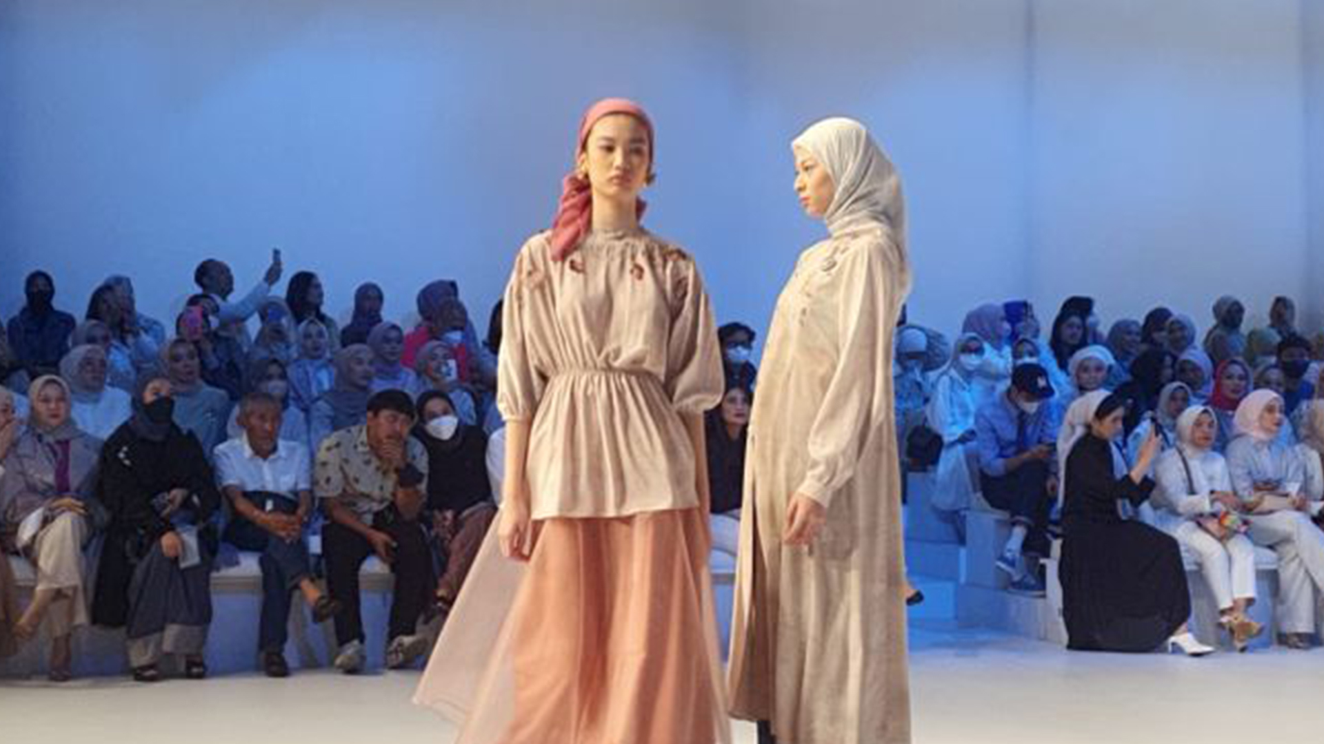 Ilustrasi - Pemilihan warna coklat mendominasi Koleksi "Lumani" karya naPocut di Jakarta Fashion Week (JFW) 2023, Sabtu (29/10/2022). (ANTARA/Livia Kristianti)