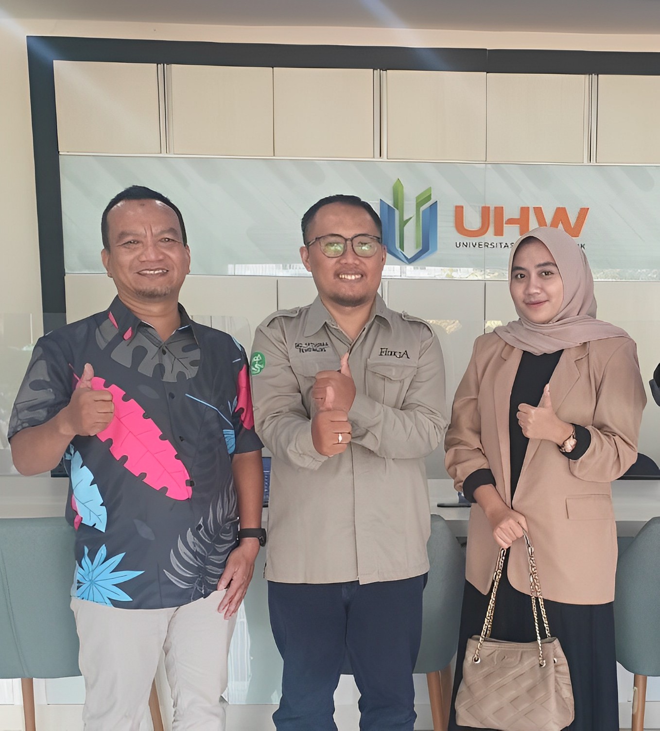 SILATURAHMI : Kunjungan ke UHW Perbanas diterima Eko Setiawan selaku Humas (tengah)