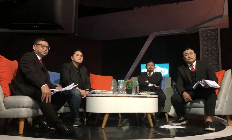 Ketua Umum PSSI Erick Thohir (kedua dari kiri) - Zaro Ezza Syachniar/ANTARA