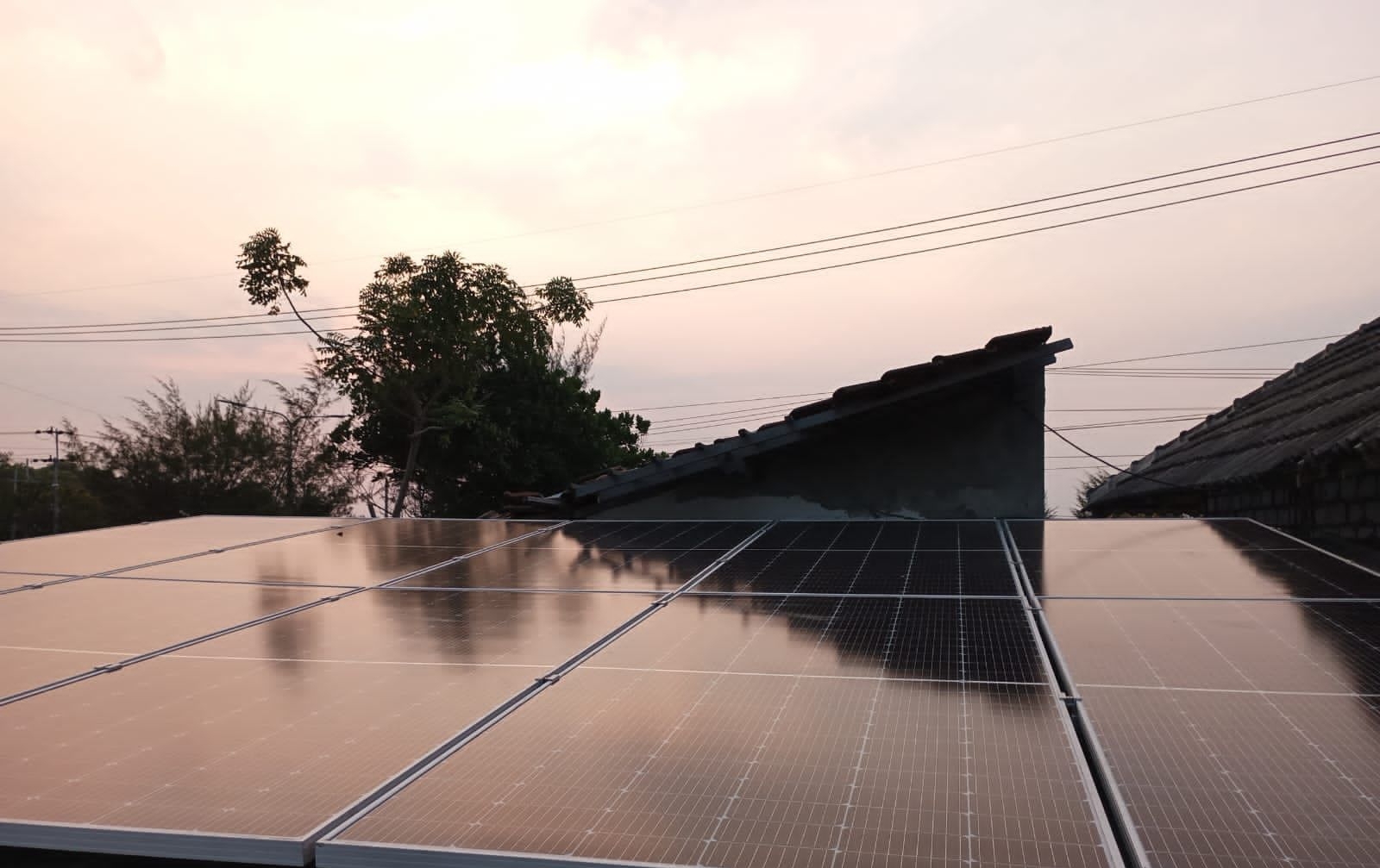 Panel Tenaga Surya PT Pertamina Patra Niaga Jatimbalinus-PPI DEB Tuban (Radar Tuban/*-PT Pertamina Patra Niaga Jatimbalinus)