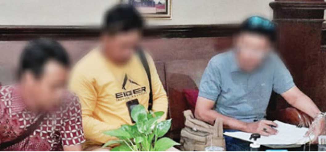 MERESAHKAN: Sejumlah orang mengaku wartawan diduga memeras guru di SMPN 1 Tuban. (Dokumen Radar Tuban)