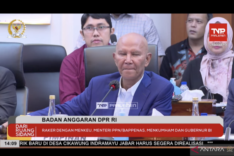 Ketua Banggar DPR Said Abdullah memberikan pemaparan dalam Rapat Kerja Banggar DPR bersama Pemerintah yang dipantau secara daring di Jakarta, Selasa (19/9/2023). (ANTARA/Imamatul Silfia)