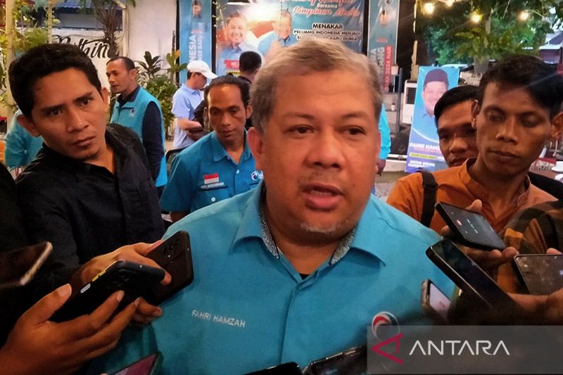 Wakil Ketua Umum Partai Gelora, Fahri Hamzah saat berada di Mataram, Nusa Tenggara Barat (NTB), Sabtu (18/3/2023). ANTARA/Nur Imansyah/am.