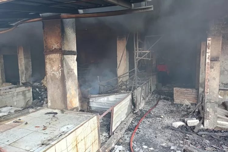 Terbakarnya Pasar Leuwiliang di Kabupaten Bogor Rabu (27/9) malam. (Foto: Indonesia Ada)
