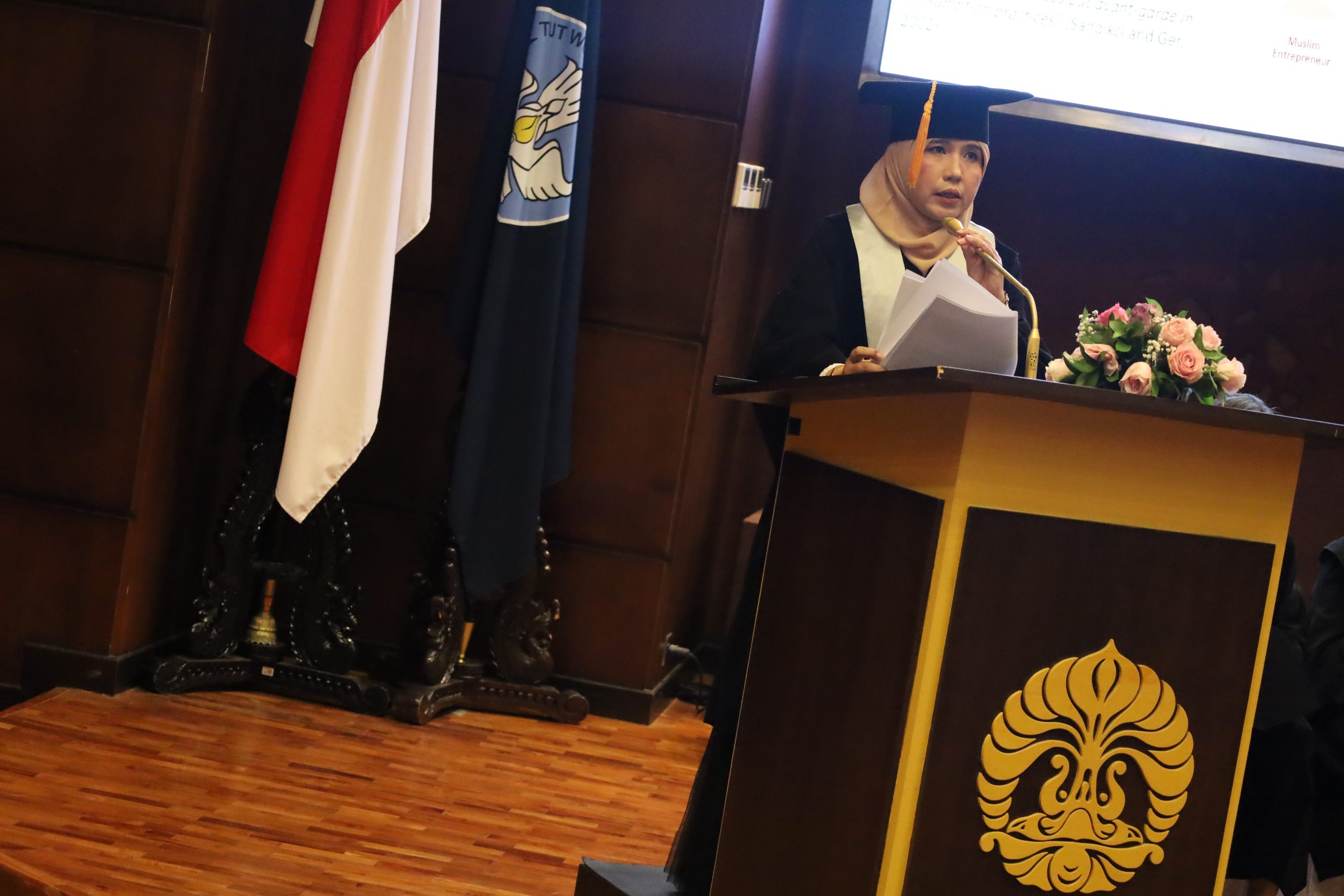 Dikukuhkan sebagai Guru Besar Universitas Indonesia, Sri Rahayu. (FOTO: Fakultas Ekonomi & Bisnis Universitas Indonesia)