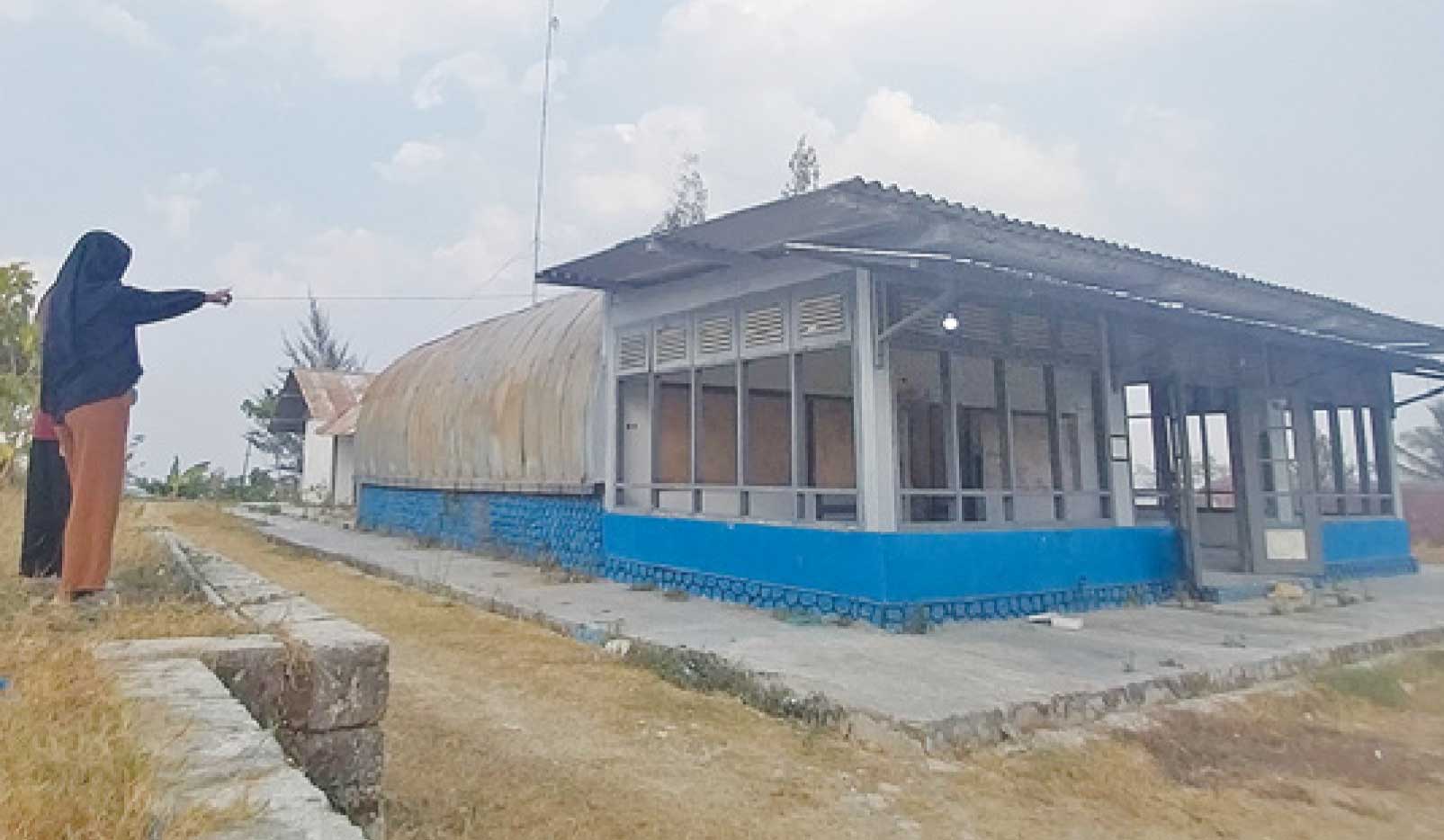 UNIK: Rumah loji peninggalan Belanda di Desa Banyuurip, Kecamatan Senori. Saat ini dijadikan tempat wisata sejarah. (M. Mahfudz Muntaha/Radar Tuban)
