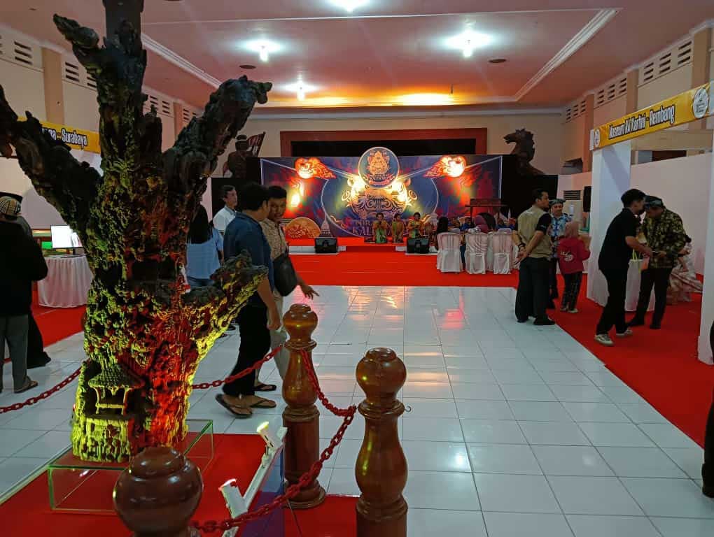 IKONIK: Tugu Kalpataru disajikan dalam Pameran Bersama delapan museum yang mengangkat tema Nirankara Kalpataru. (Yudha Satria Aditama/Radar Tuban)