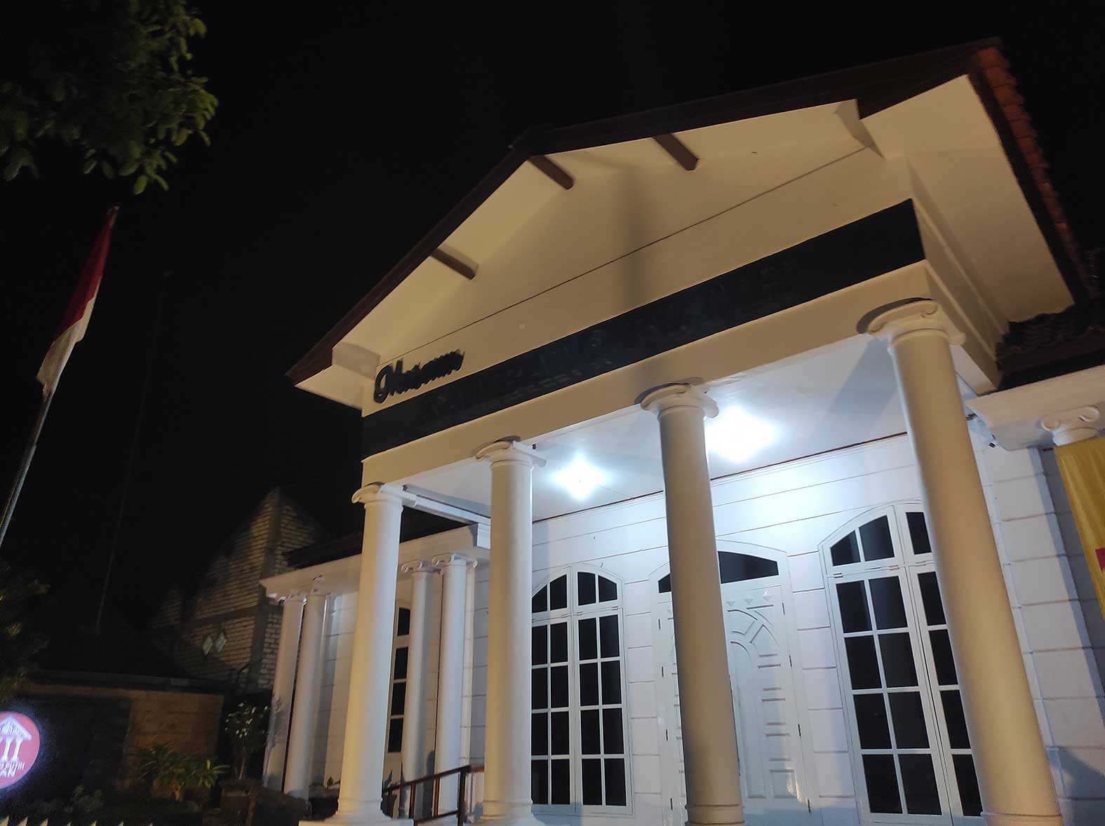 UPAYA HIDUPKAN WISATA: Potret depan Museum Kambang Putih Tuban di Jalan KH Mustain. Oleh Disbudporapar Tuban M. direncanakan buka malam.