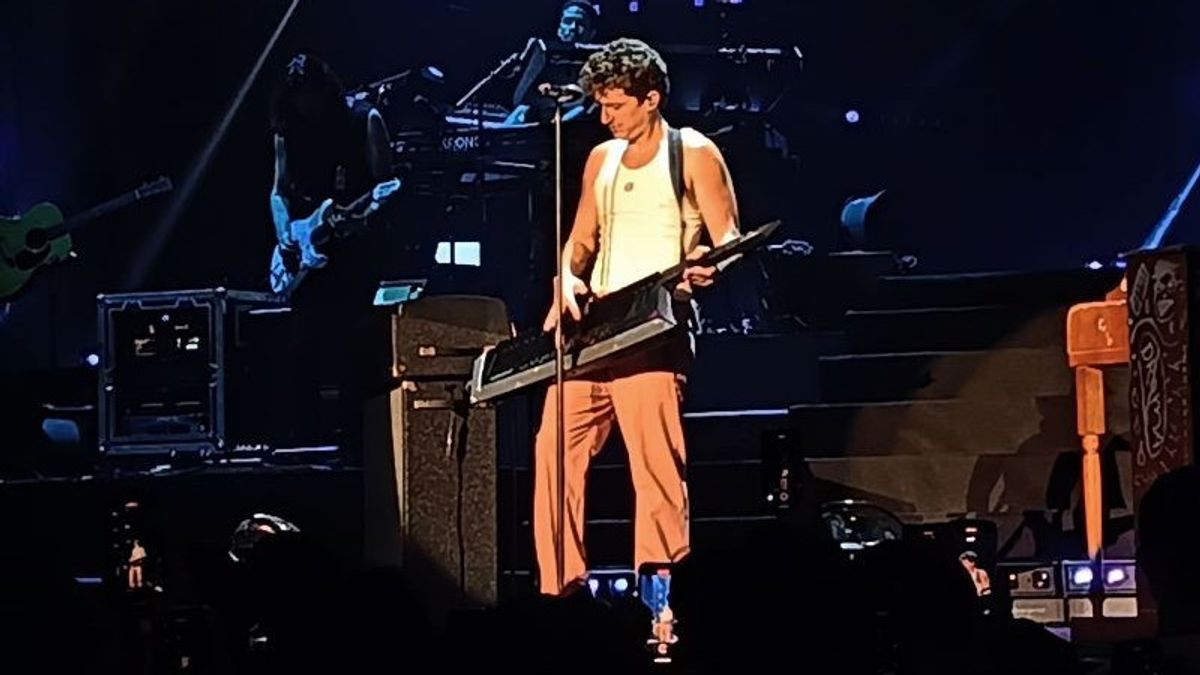 Charlie Puth tampil menghibur para penggemarnya dalam rangkaian tur Asia The Charlie Live Experience di Ancol Beach City International Stadium, Minggu (8/10). (ANTARA)