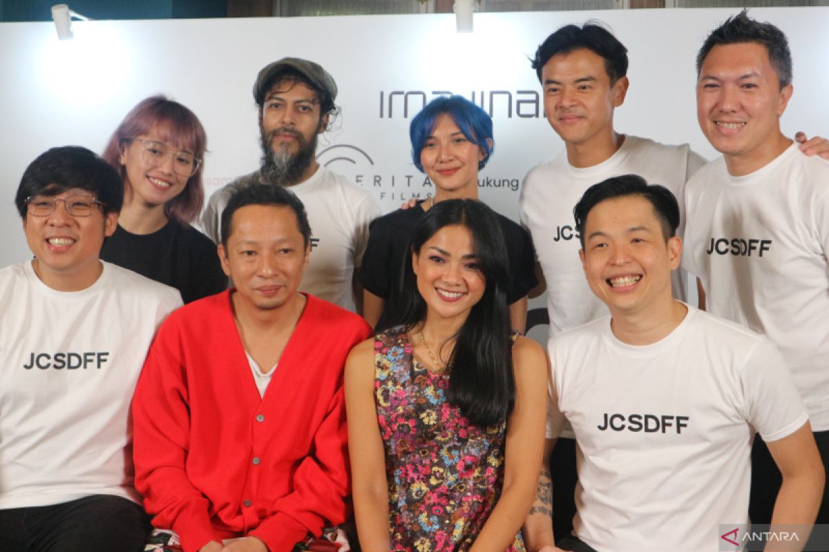 Jejeran para pemeran film &ldquo;Jatuh Cinta Seperti di Film-film&rdquo; .