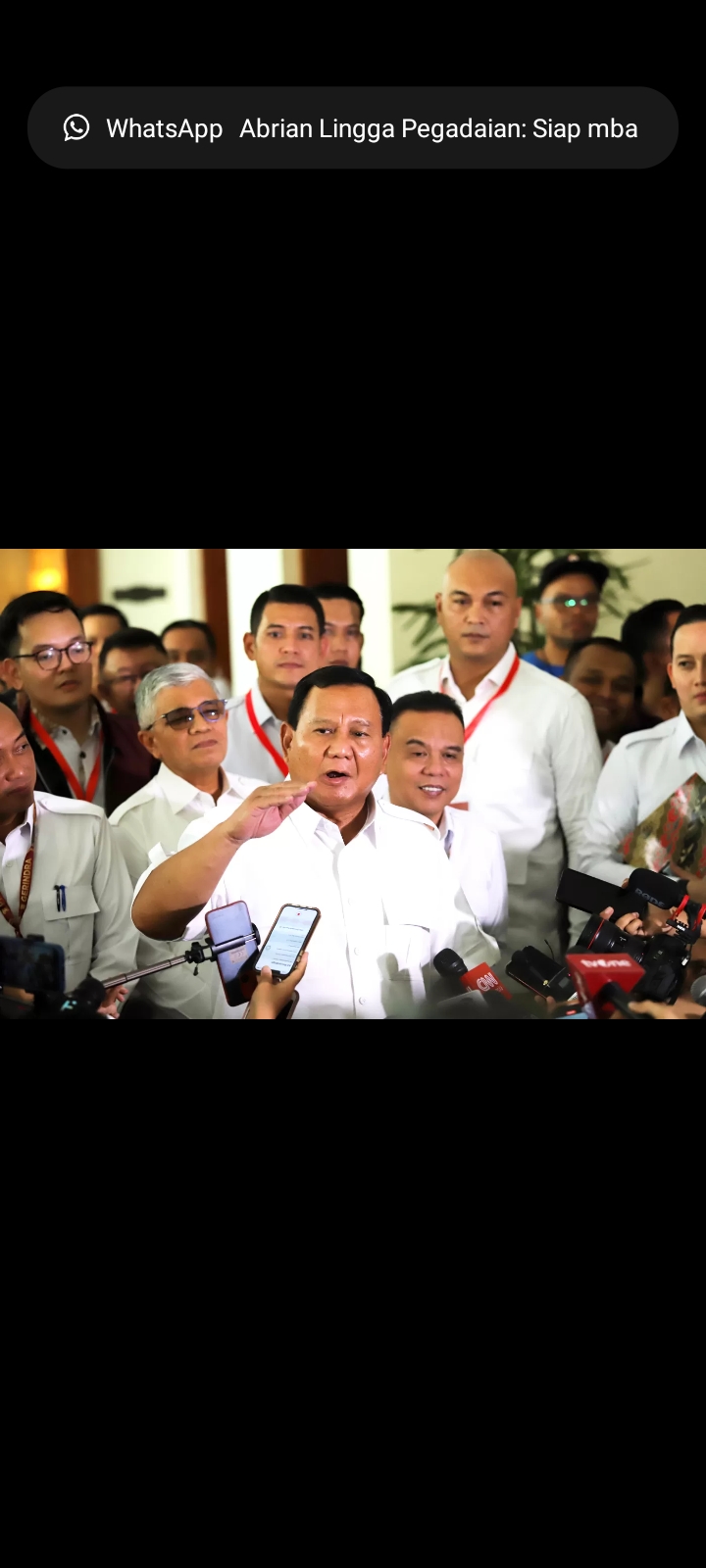 Ketua Umum Partai Gerindra Prabowo Subianto menjawab pertanyaan wartawan saat mengikuti Rapimnas Partai Gerindra di The Darmawangsa, Jakarta, Senin (23/10). (JAWAPOS)