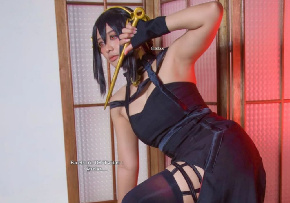 MIRIP ASLINYA: Penampilan Irelda saat cosplay memeragakan salah satu karakter anime.