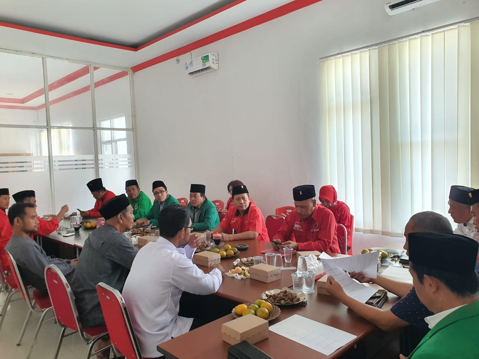 RAPATKAN BARISAN: Pengurus parpol pengusung pasangan Ganjar-Mahfud menggelar pertemuan di kantor DPC PDIP