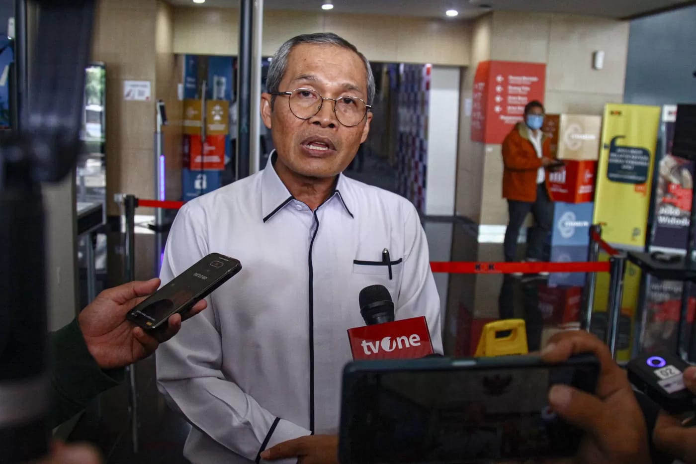 Wakil Ketua KPK Alexander Marwata usai diperiksa Dewan Pengawas (Dewas) KPK di Gedung Pusat Edukasi Antikorupsi KPK (ACLC), Jakarta, Senin (30/10). (JAWA POS)