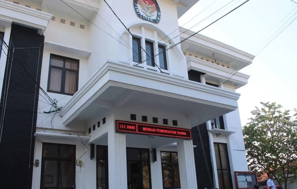 Kantor KPUK Tuban di Jalan Pramuka Tuban.