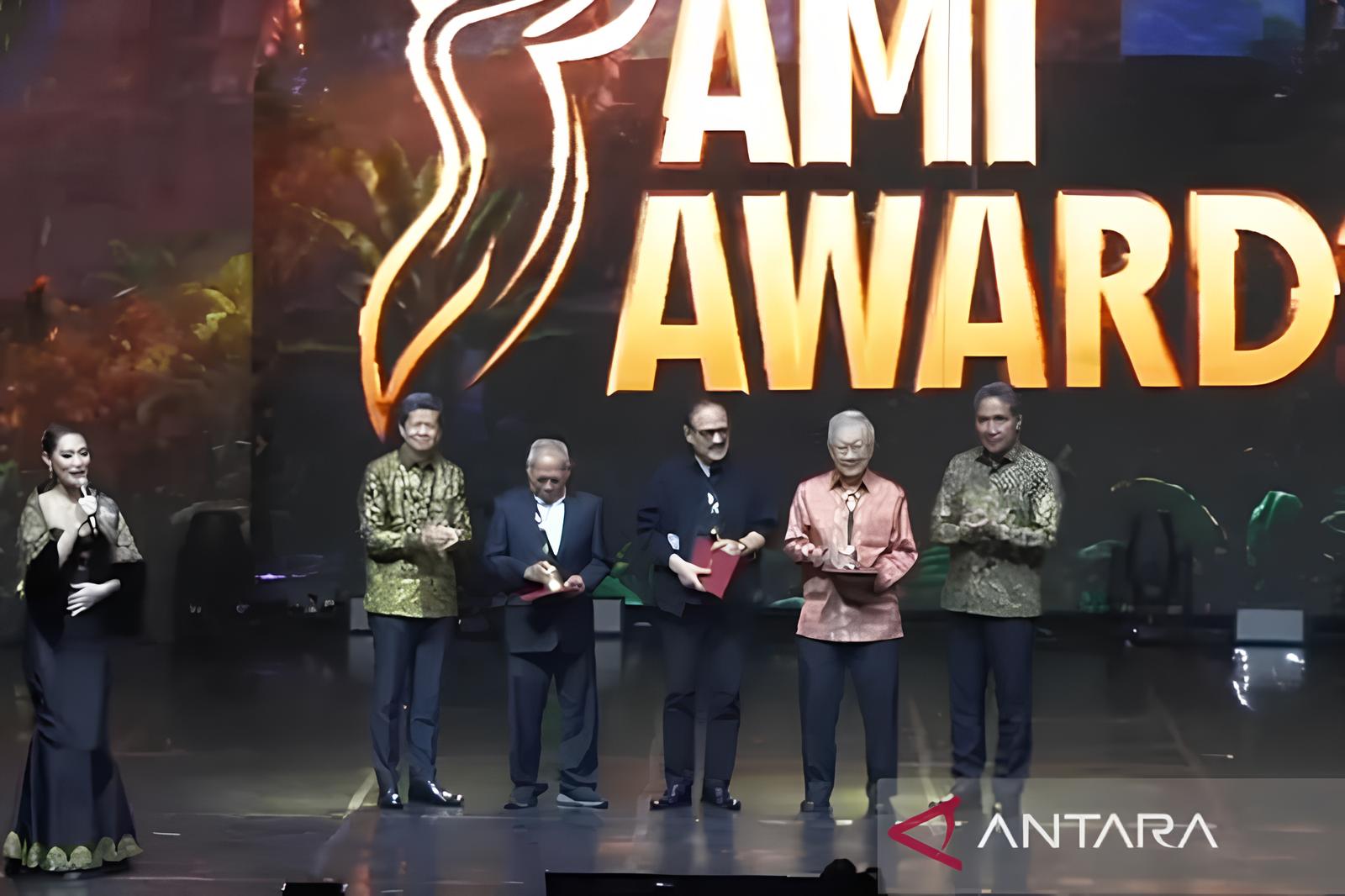 Yayasan Anugerah Musik Indonesia didukung oleh Kementerian Pendidikan, Kebudayaan, Riset, dan Teknologi memberikan penghargaan "Lifetime Achievement" pada ajang AMI Awards 2023 untuk produser musik