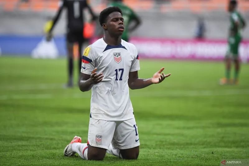 Keyrol Figueroa, pemain sepak bola Timnas Amerika Serikat berselebrasi usai cetak gol ke gawang Timnas Burkina Faso dalam Grup E Piala Dunia di Jakarta International Stadium