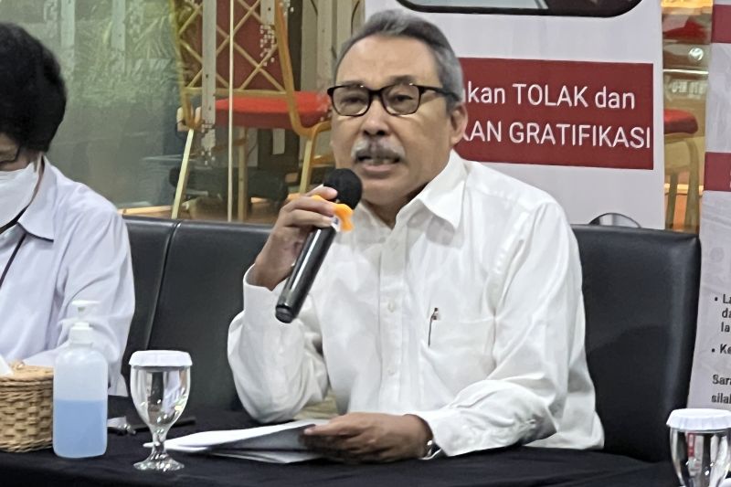 Anggota Dewan Pengawas KPK Syamsuddin Haris dalam konferensi pers di Gedung ACLC KPK, Jakarta, Senin (19/6).