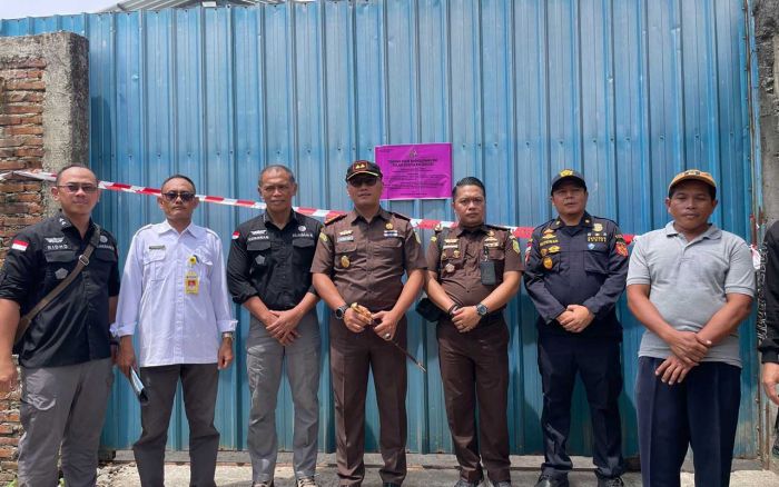 Kejari Tuban sita eksekusi terhadap sebidang tanah dan bangunan di Kudus milik terpidana kasus rokok ilegal.