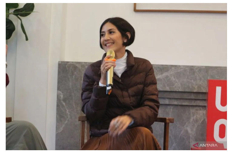 Reynintha Sarassati Hutasoit, fashion stylish saat media gathering dengan UNIQLO di Jakarta