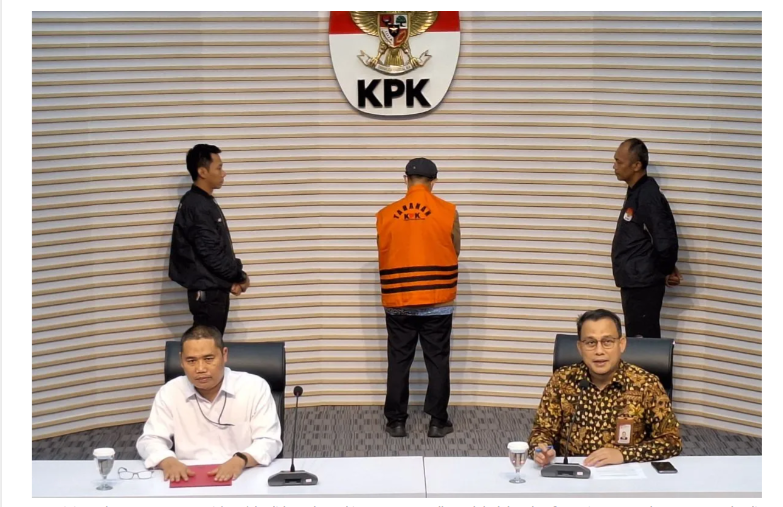 Komisi Pemberantasan Korupsi (KPK) hadirkan eks Hakim Agung Gazalba Saleh dalam konferensi pers penahanan tersangka di Gedung Merah Putih KPK