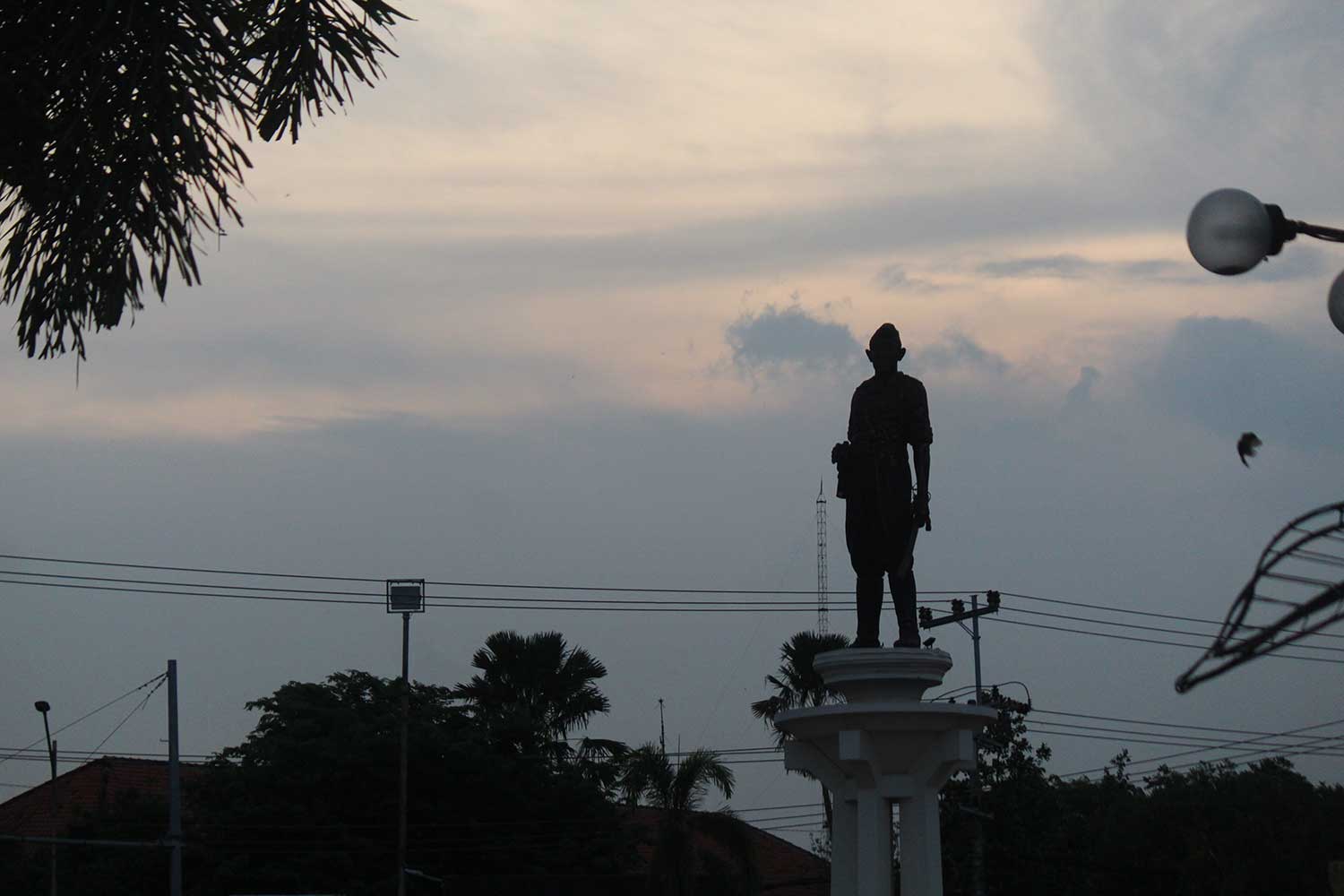 DIPICU FENOMENA ALAM: Naik turunnya intensitas hujan membuat cuaca cerah sering tiba-tiba hujan.