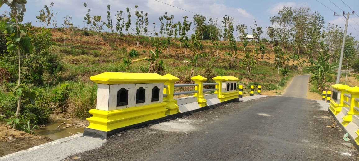 Jembatan di Desa Maindu, Kecamatan Montong yang semakin kokoh setelah diperbaiki Pemkab Tuban.
