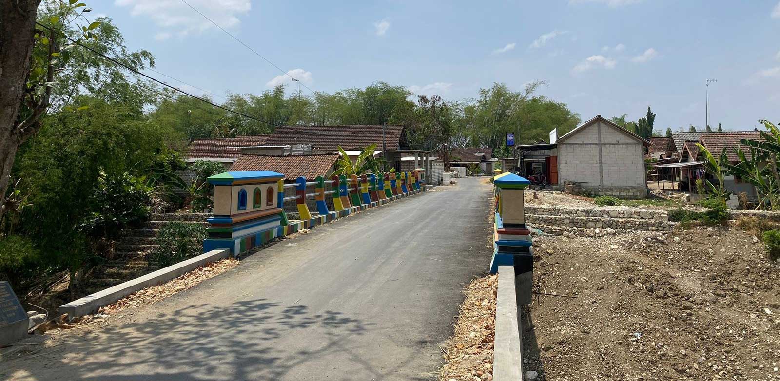 Jembatan warna-warni ruas Desa Wangluwetan-Jatisari.