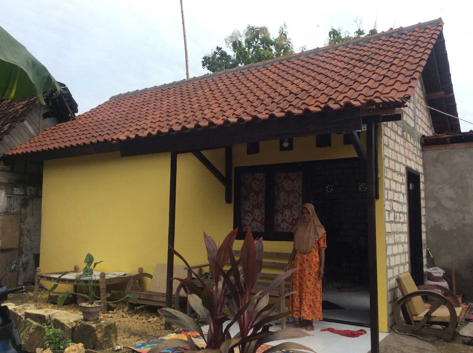 TERIMA KASIH MAS BUPATI: Salah satu rumah tidak layak huni di Kecamatan Plumpang setelah mendapat bantuan renovasi RTLH dari Pemkab Tuban.