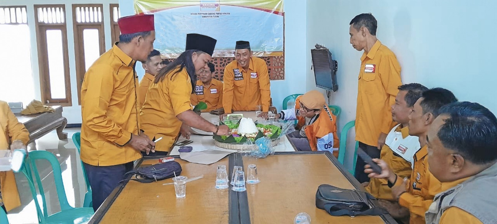 SOLID: Jajaran pengurus DPC Hanura Tuban rapatkaan barisan siap memenangkan pasangan capres-cawapres Ganjar-Mahfud