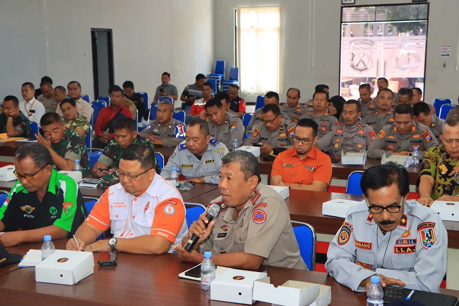 JALIN KOORDINASI: Rakor pengamanan Nataru yang diikuti berbagai instansi digelar di Aula Sanika Satyawada Polres Tuban, Selasa (12/12).