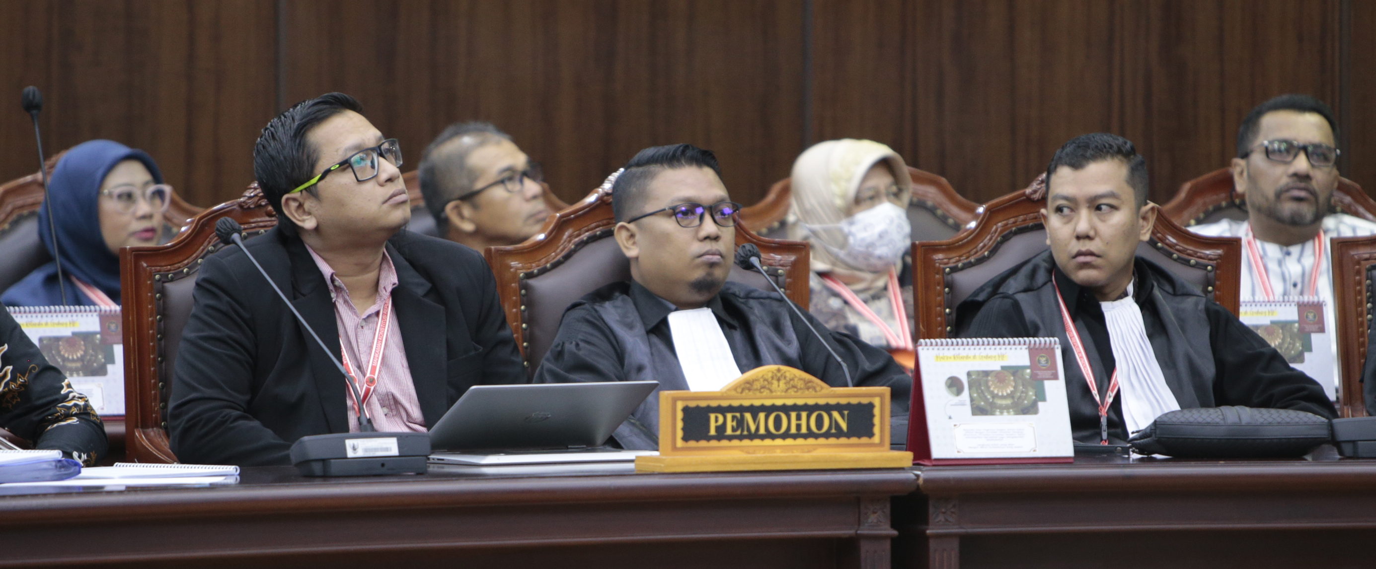 Viktor Santoso Tandiasa (Tengah) selaku kuasa hukum para Pemohon Nomor 97/PUU-XXI/2023