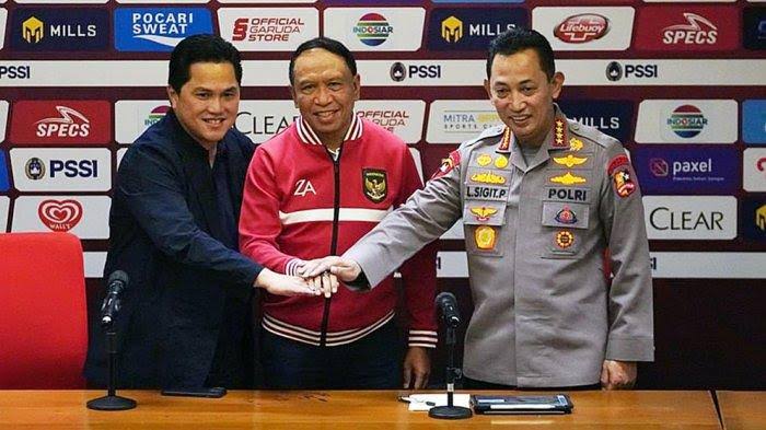 Ketum PSSI Erick Thohir didampingi Menpora/Waketum II PSSI Zainudin Amali bersama Kapolri Jenderal Polisi Listyo Sigit Prabowo