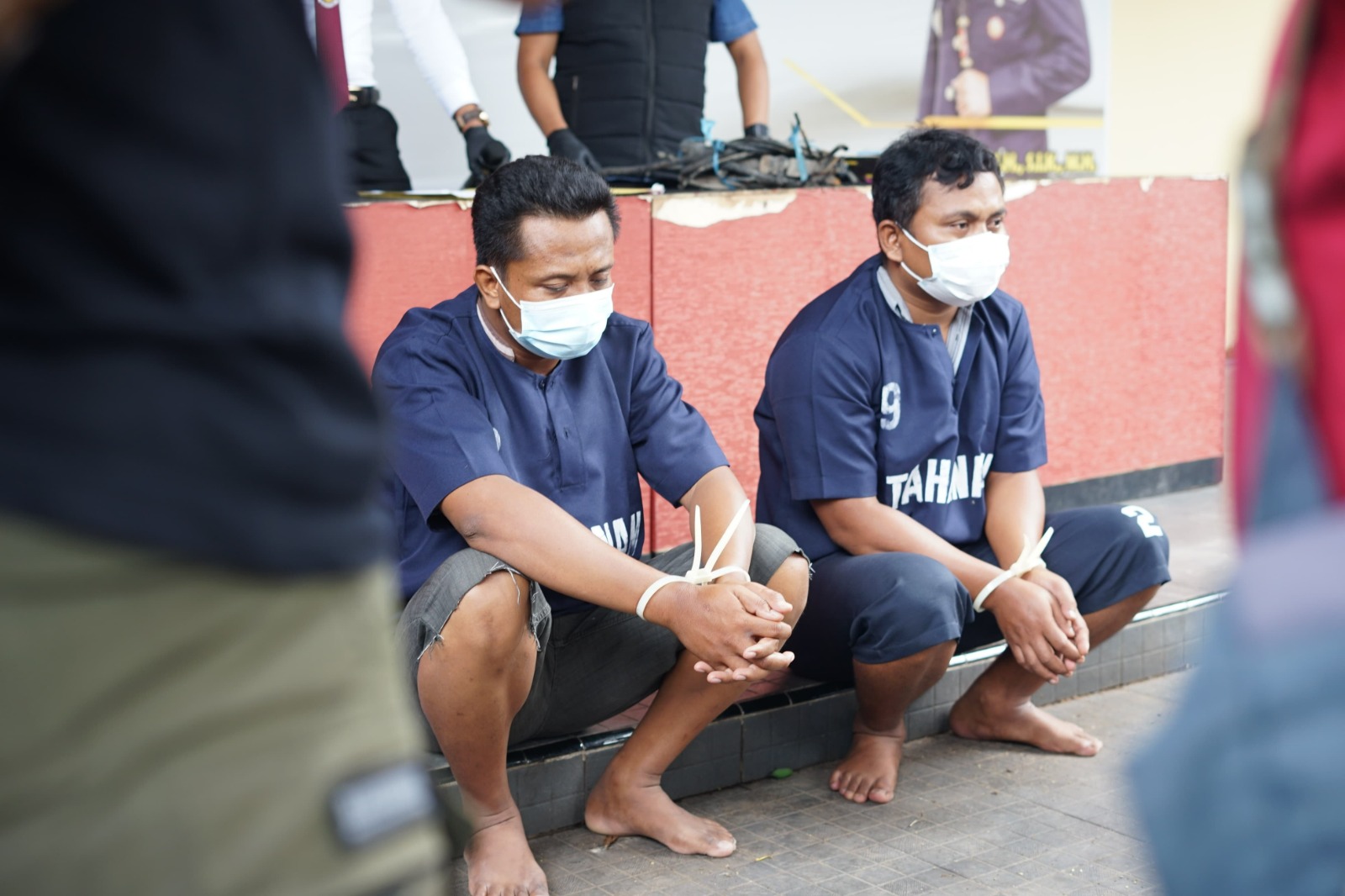 DIAMANKAN: Dua pelaku pencurian truk PT VUB Tuban yang diringkus Satreskrim Polres Tuban.