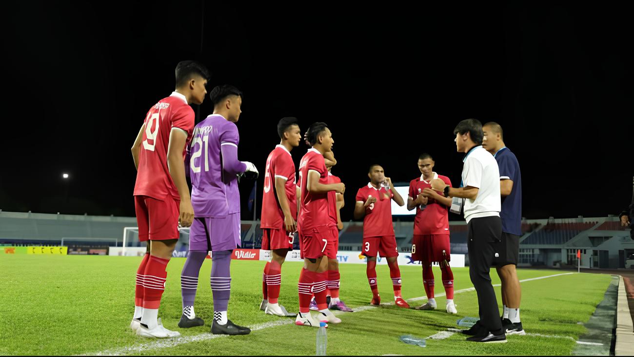 Shin Tae-yong, momen saat pria asal Korea Selatan itu memimpin Timnas U23 Indonesia di final Piala AFF U23 2023, Sabtu (26/8/2023)
