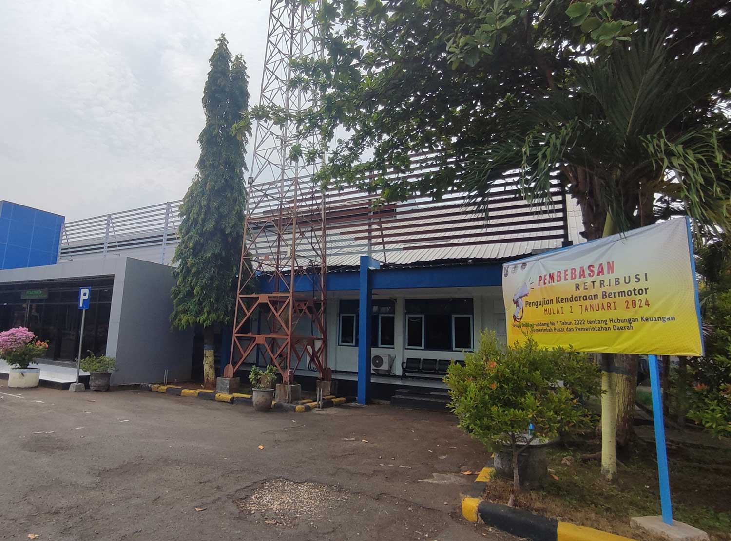 SEPI: Suasana lokasi uji KIR di kantor bidang LLAJ DLHP Tuban yang nyaris tanpa aktivitas.