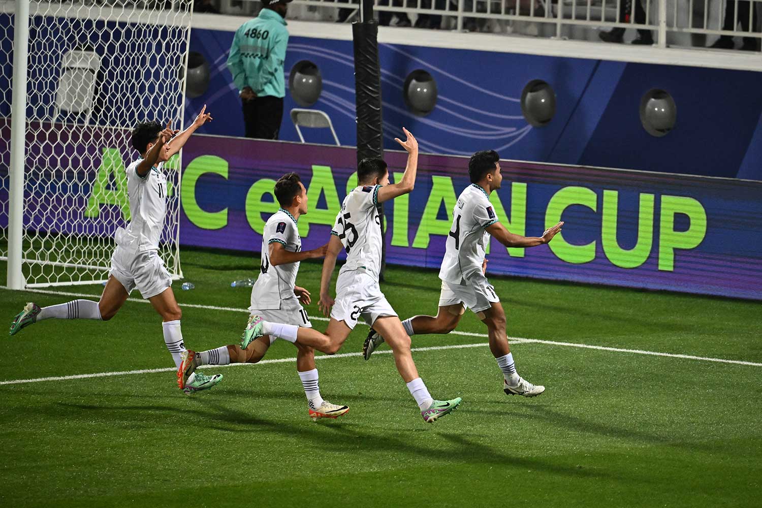 Timnas Indonesia pada  laga kedua penyisihan grup D Piala Asia 2023 di Stadion Abdullah Bin Khalifah, Doha, Qatar, Jumat (19/1).