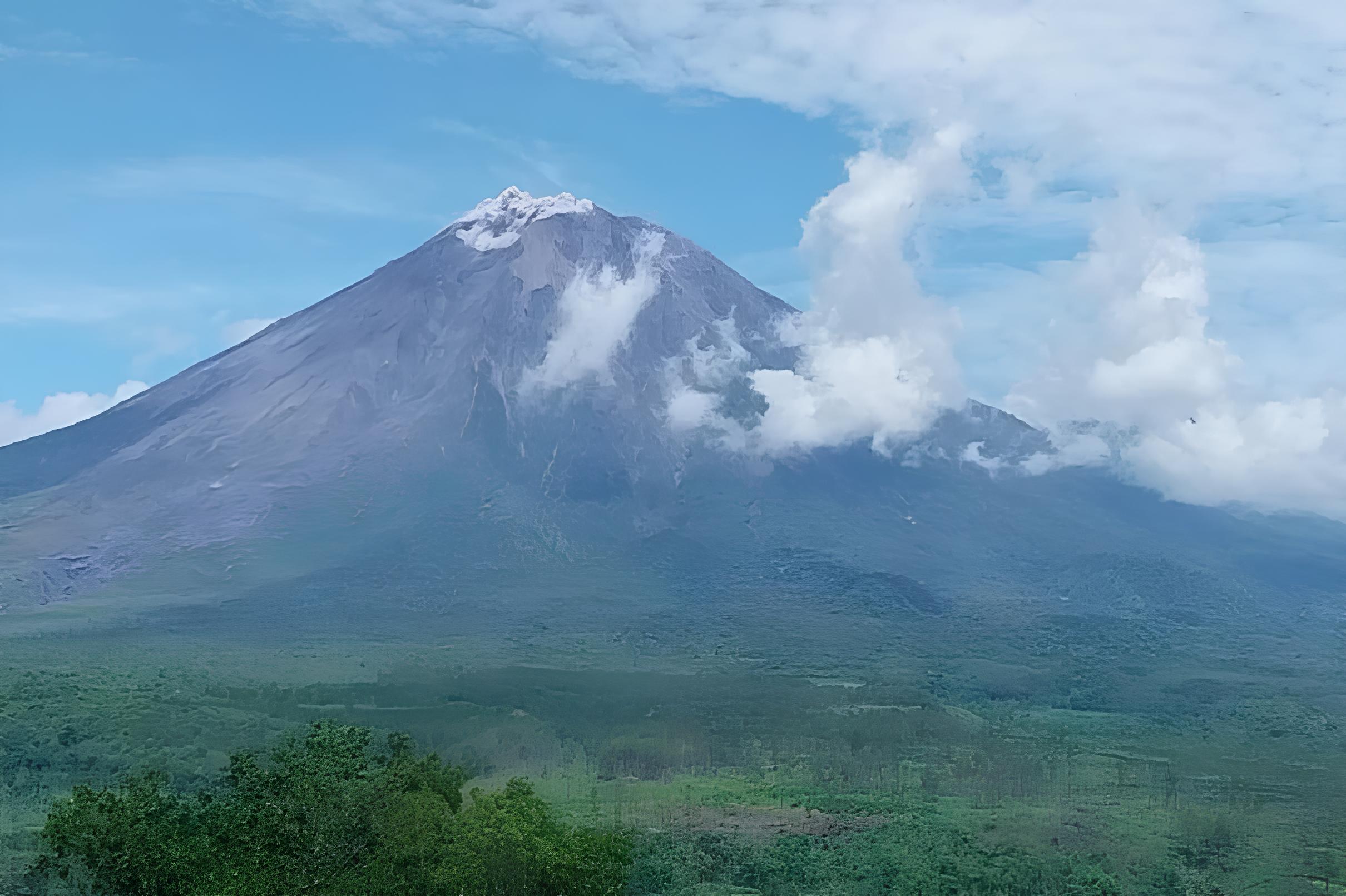 Status Siaga, Gunung Semeru alami 19 kali gempa letusan masyarakat dihimbau waspada