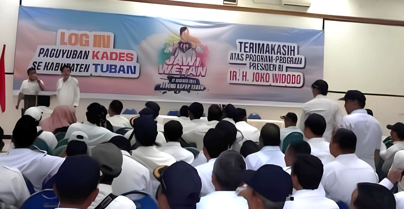 Paguyuban kepala desa se-Kabupaten Tuban saat deklarasi menyatakan tegak lurus kepada Presiden Jokowi.