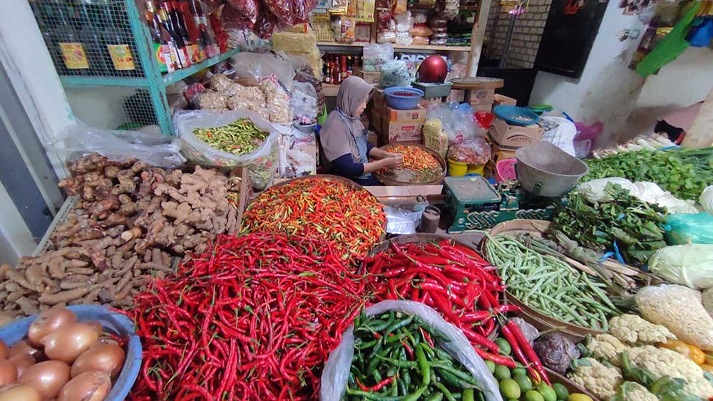 Pedagang di salah satu pasar tradisional di Tuban.
