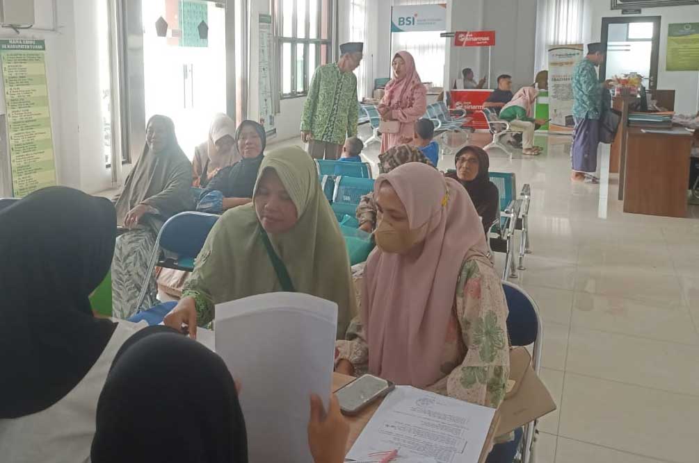 SIAP BERANGKAT: CJH melakukan pemberkasan pelunasan di gedung Pelayanan Layanan Haji Dan Umrah Terpadu (PLHUT) Kemenag Tuban.