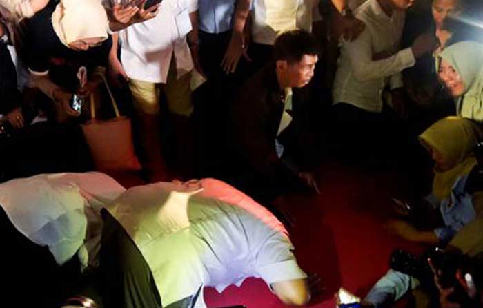 Momen saat Prabowo sujud syukur.