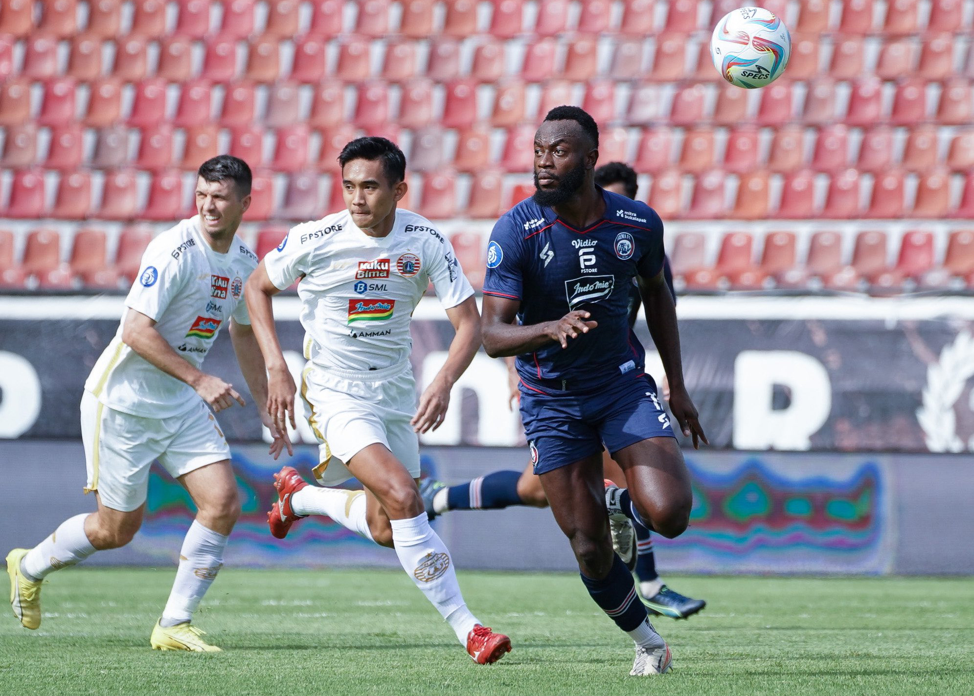 Laga Arema vs Persija pada pekan ke-26 Liga 1 berlangsung di Stadion Kapten I Wayan Dipta Gianyar, Senin (26/2) sore.