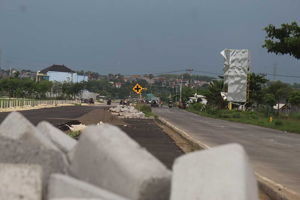 Proyek JLS Tuban, pengerjaan proyek ini tampak berjalan lancar, tapi diduga bermasalah dengan pihak supplier.
