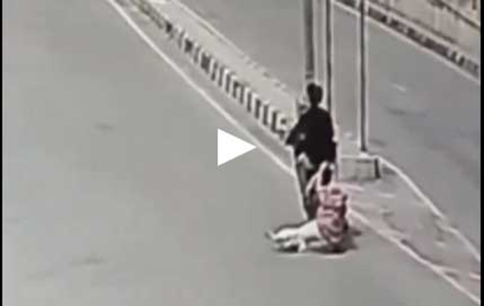 Tangkapan layar video perempuan terseret motor di twitter