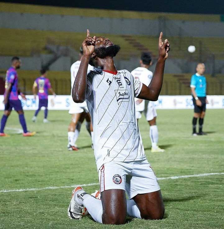 Gol tunggal kemenangan Arema dicetak Charles Lokolingoy pada menit ke-48.
