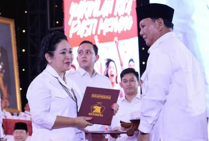 Titiek Sohearto bersama Prabowo Subianto