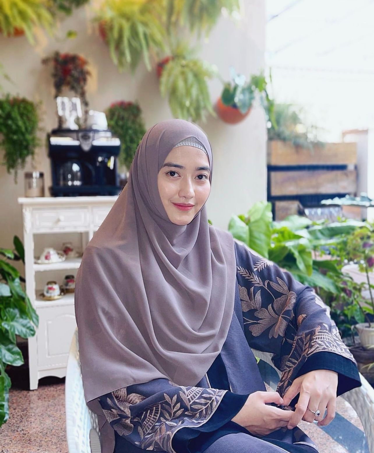 Ulfah Nur Fauziah atau yang dikenal sebagai Ustazah Ulfah (Ning Zee)